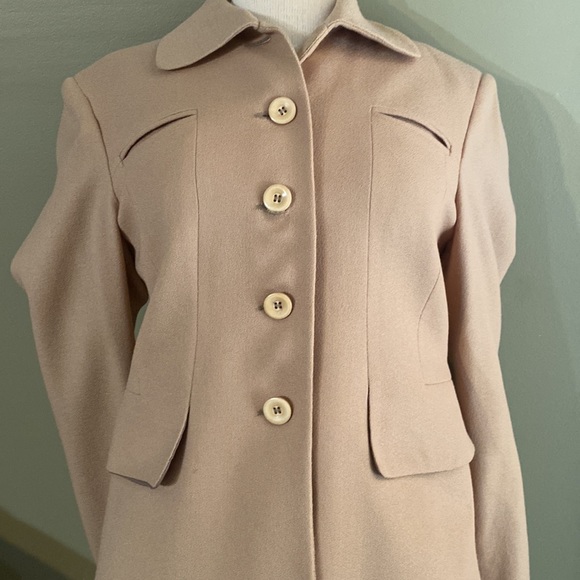 Great tan suit - Picture 2 of 5